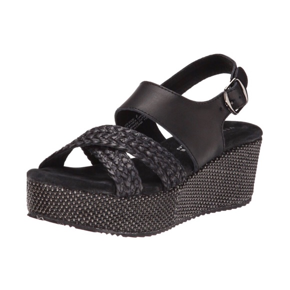Very Volatile Shoes - NEW Very Volatile LIV black wedge sandals